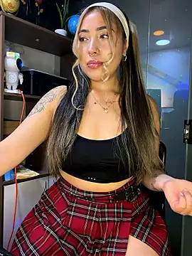 ManuelaVeeleez online show from March 6, 2026, 4:42 am