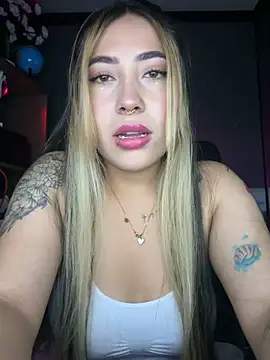 ManuelaVeeleez online show from April 10, 2026, 5:01 am