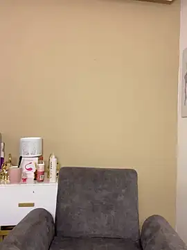 Snapshot of AlmaraRouge chatting on May 20, 2026, 8:15 pm AlmaraRouge online show from May 20, 2026, 8:15 pm