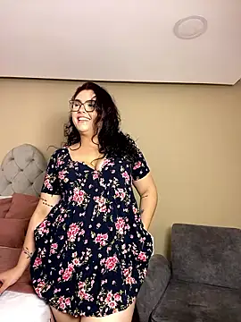 Snapshot of AlmaraRouge chatting on May 21, 2026, 8:16 pm AlmaraRouge online show from May 21, 2026, 8:16 pm