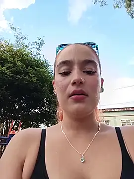 isabella ferrer99 online show from April 17, 2026, 10:35 pm