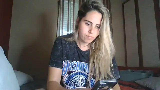 Emilyvuxa online show from May 9, 2026, 5:29 pm