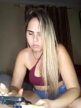 Emilyvuxa online show from May 19, 2026, 8:04 pm