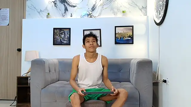 SKINNY BOYXXX online show from April 1, 2026, 7:20 am