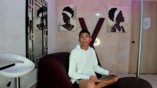 SKINNY BOYXXX online show from April 21, 2026, 7:14 am