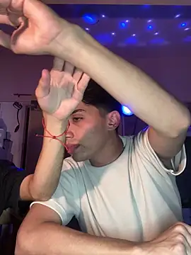 Lucasss2204 online show from March 19, 2026, 4:16 am