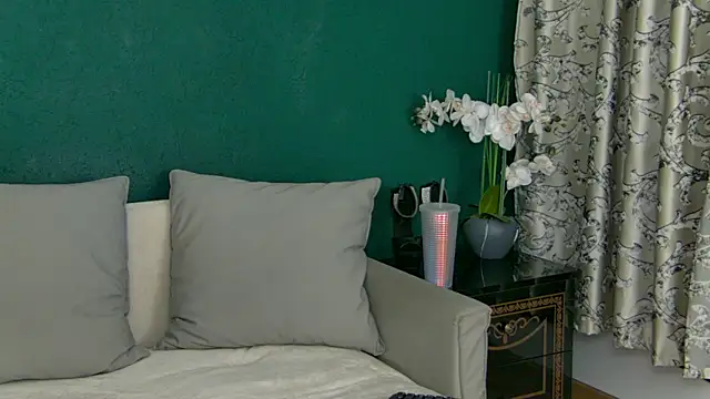 Snapshot of SkinnyNatty chatting on June 26, 2026, 3:44 am SkinnyNatty online show from June 26, 2026, 3:44 am