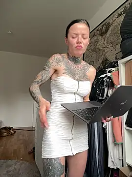 SkinnyLilly online show from June 29, 2026, 4:40 pm
