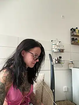 SkinnyLilly online show from July 2, 2026, 4:57 pm