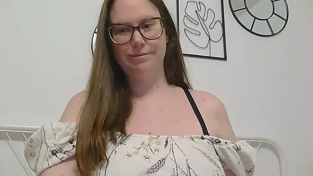 CelineThompson online show from April 22, 2026, 7:04 pm
