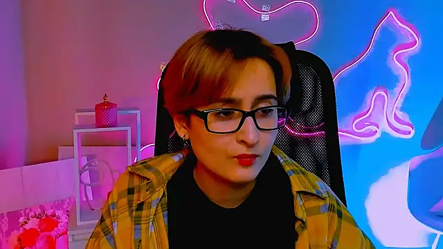 LixeLuna online show from April 19, 2026, 6:24 am