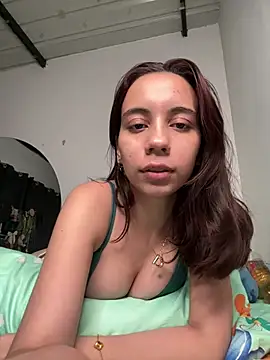 Snapshot of Nicole_Cute04 chatting on June 12, 2026, 4:33 am Nicole Cute04 online show from June 12, 2026, 4:33 am