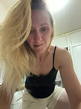 Snapshot of Secret_Ladyx chatting on June 17, 2026, 7:37 pm Secret Ladyx online show from June 17, 2026, 7:37 pm