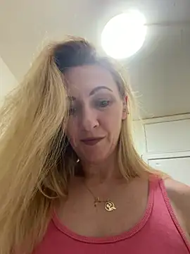 Snapshot of Secret_Ladyx chatting on June 28, 2026, 5:02 am Secret Ladyx online show from June 28, 2026, 5:02 am