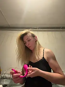Snapshot of Secret_Ladyx chatting on July 24, 2026, 6:50 pm Secret Ladyx online show from July 24, 2026, 6:50 pm