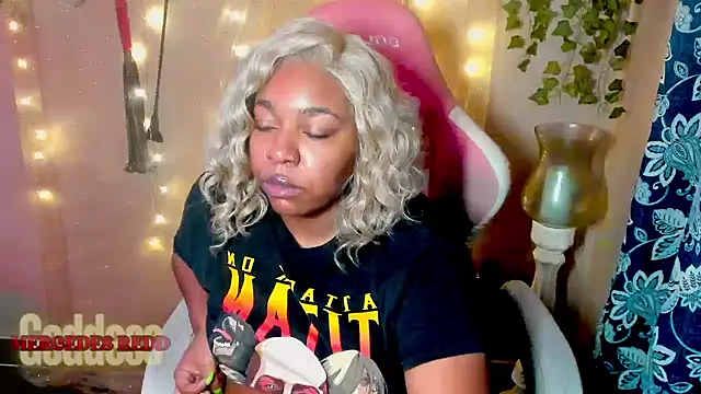 Snapshot of Goddess_MercedesRedd chatting on June 13, 2026, 1:31 pm Goddess MercedesRedd online show from June 13, 2026, 1:31 pm