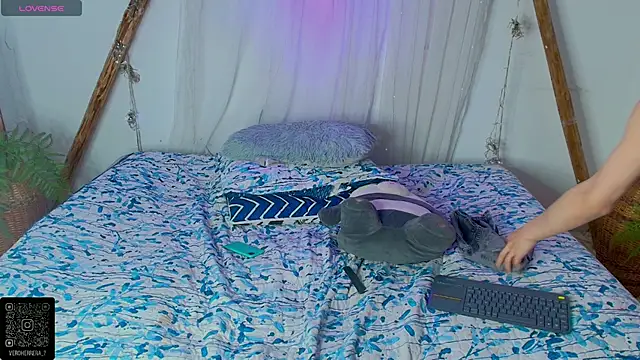 marianafoxx  online show from April 6, 2026, 12:30 am