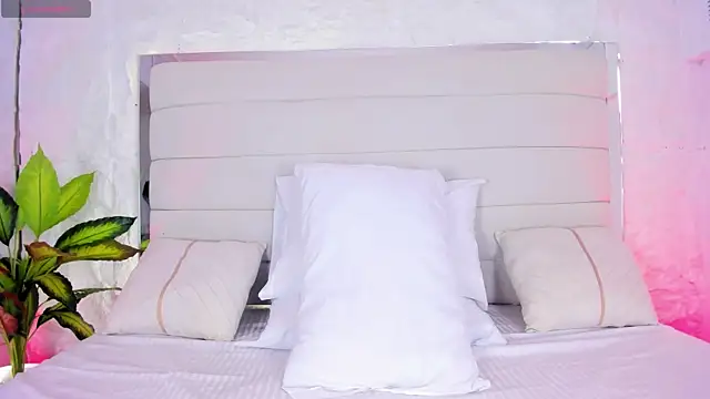 AitanaNoa online show from April 10, 2026, 7:51 pm