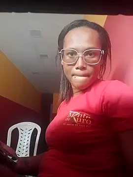 Snapshot of Sraveneno chatting on June 3, 2026, 6:24 pm Sraveneno online show from June 3, 2026, 6:24 pm