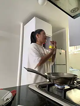 Sweetroseof online show from April 13, 2026, 3:39 pm