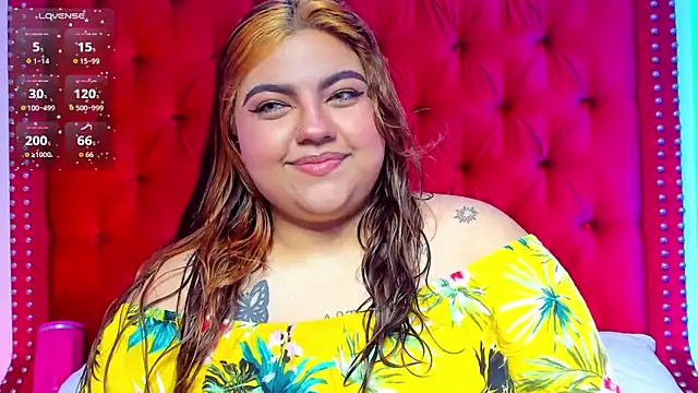 Snapshot of SunnyHoney_ chatting on June 17, 2026, 12:29 pm SunnyHoney online show from June 17, 2026, 12:29 pm