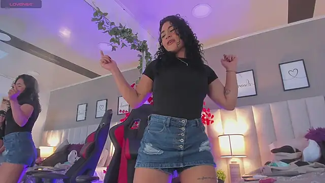 Snapshot of Kiara_Kismet_ chatting on April 22, 2026, 9:27 pm Kiara Kismet online show from April 22, 2026, 9:27 pm