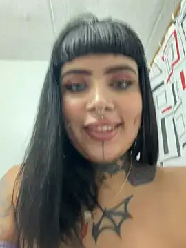 Snapshot of LauriInk1 chatting on July 5, 2026, 10:39 pm LauriInk1 online show from July 5, 2026, 10:39 pm