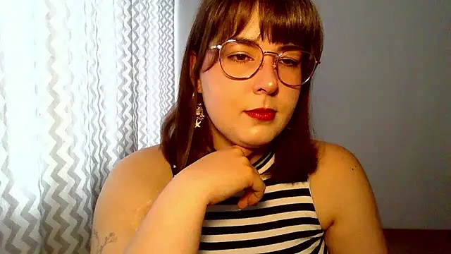 Snapshot of ClaraHard chatting on July 7, 2026, 8:40 am ClaraHard online show from July 7, 2026, 8:40 am