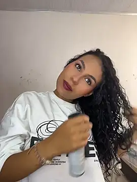 Snapshot of AmeliaAndersson chatting on July 9, 2026, 2:43 pm AmeliaAndersson online show from July 9, 2026, 2:43 pm