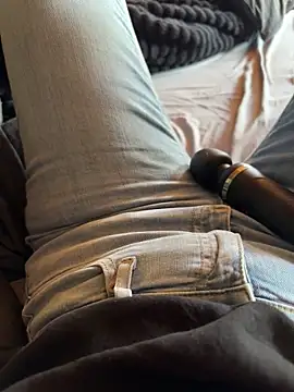 aleexii s online show from April 17, 2026, 11:46 am