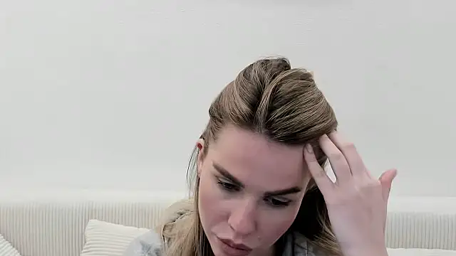 MollyCem online show from March 13, 2026, 6:25 pm