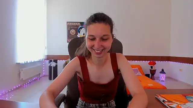 Snapshot of Ellina_Star chatting on July 7, 2026, 8:18 am Ellina Star online show from July 7, 2026, 8:18 am