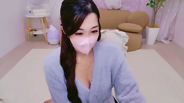 Snapshot of YURIKAsan_ chatting on April 1, 2026, 12:17 pm YURIKAsan online show from April 1, 2026, 12:17 pm