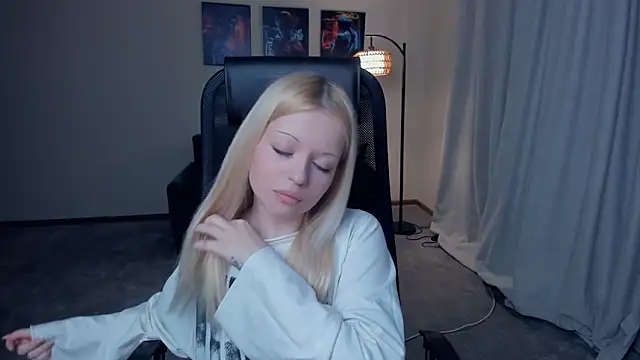 LiliInyart online show from March 5, 2026, 2:13 pm