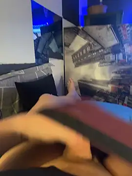 MatthewEmme2121 online show from April 15, 2026, 10:21 pm