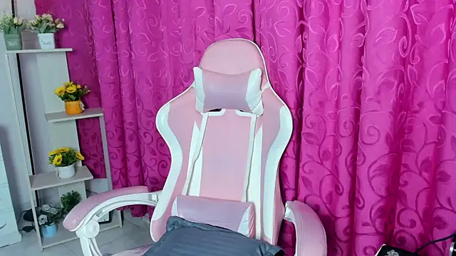 Ivy Brown  online show from March 28, 2026, 2:05 pm