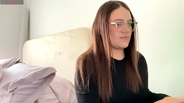 Snapshot of Sarahhh_0 chatting on March 4, 2026, 8:15 pm Sarahhh 0 online show from March 4, 2026, 8:15 pm