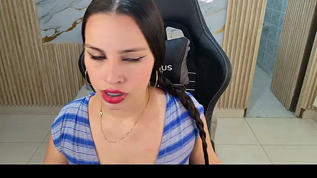 Akari 21 online show from March 6, 2026, 12:34 pm