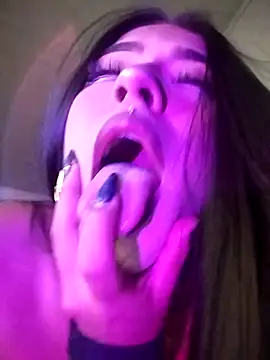 Snapshot of caticaasquiirt_ chatting on March 4, 2026, 10:38 pm caticaasquiirt online show from March 4, 2026, 10:38 pm