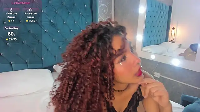 Snapshot of CoralineRed chatting on April 25, 2026, 12:35 am CoralineRed online show from April 25, 2026, 12:35 am