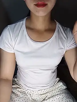 Snapshot of Fiona_2026 chatting on May 23, 2026, 2:43 pm Fiona 2026 online show from May 23, 2026, 2:43 pm