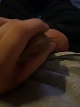 YoUnGbOy2018 online show from April 17, 2026, 11:08 pm