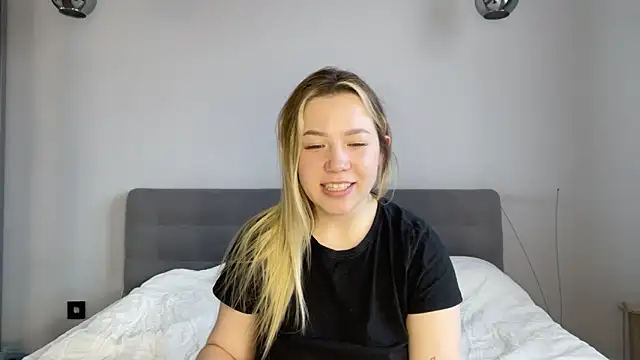 alyrasun online show from March 26, 2026, 6:19 am