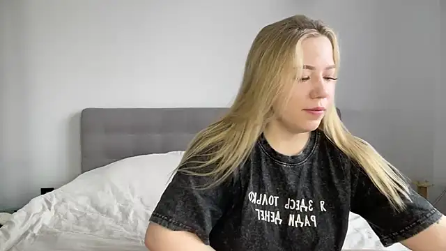 alyrasun online show from April 19, 2026, 7:07 am