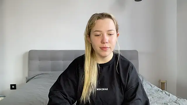Snapshot of alyrasun chatting on May 11, 2026, 7:14 am alyrasun online show from May 11, 2026, 7:14 am
