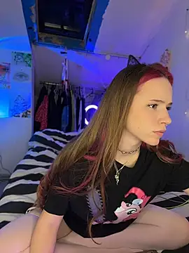 Ameliamoooon online show from April 18, 2026, 7:07 pm