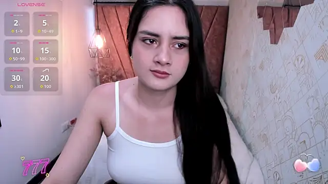 Snapshot of Zoe__Taylor__ chatting on May 18, 2026, 11:49 am Zoe Taylor online show from May 18, 2026, 11:49 am