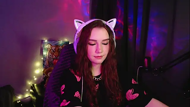 Celia Sensual  online show from April 17, 2026, 6:44 pm