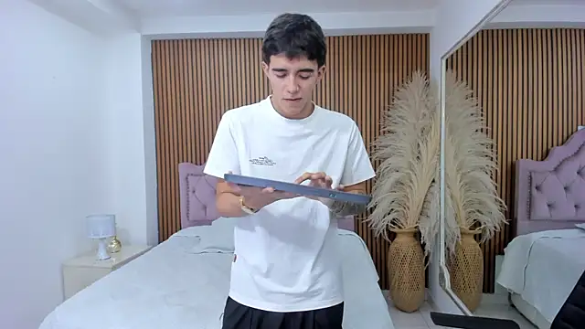 TylerCross  online show from April 23, 2026, 8:22 pm