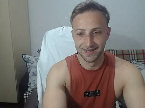 Snapshot of BlondEagleMuscle chatting on June 21, 2026, 9:39 pm BlondEagleMuscle online show from June 21, 2026, 9:39 pm